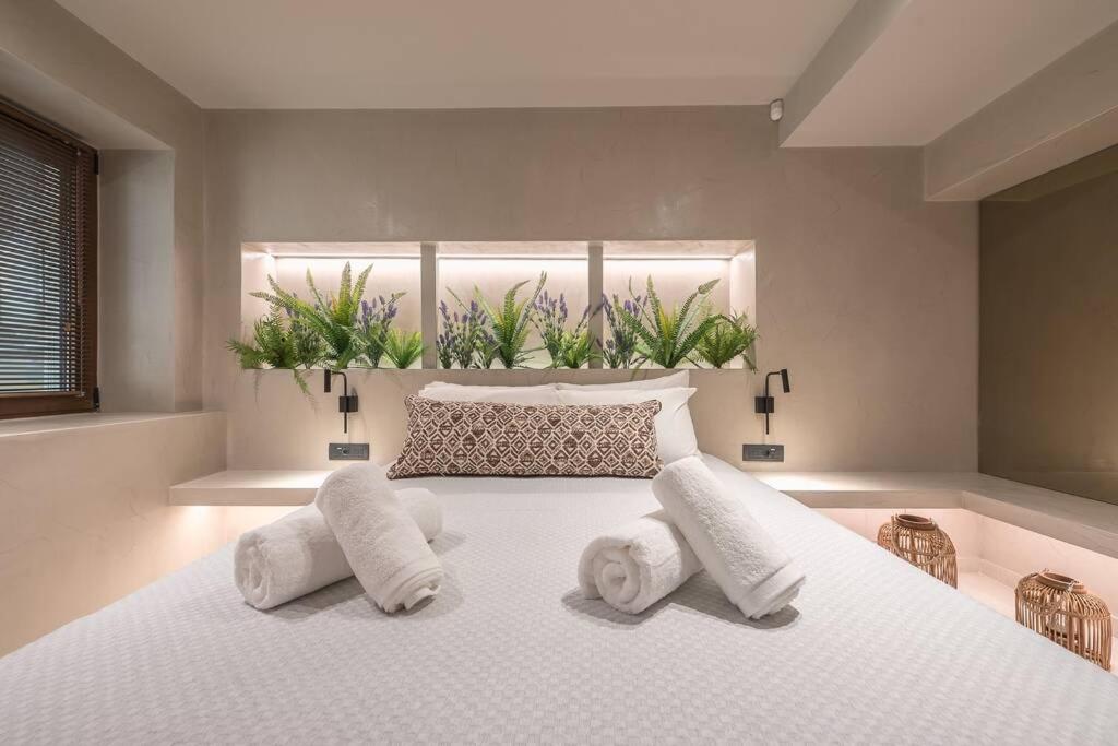 Apollonos 28 Luxury Suites