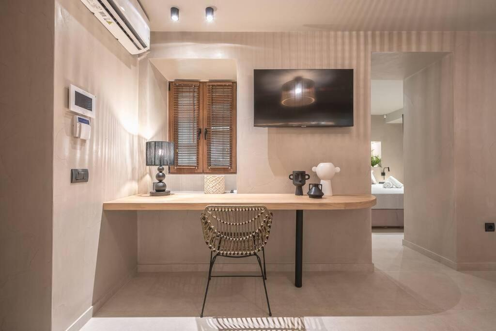 Apollonos 28 Luxury Suites