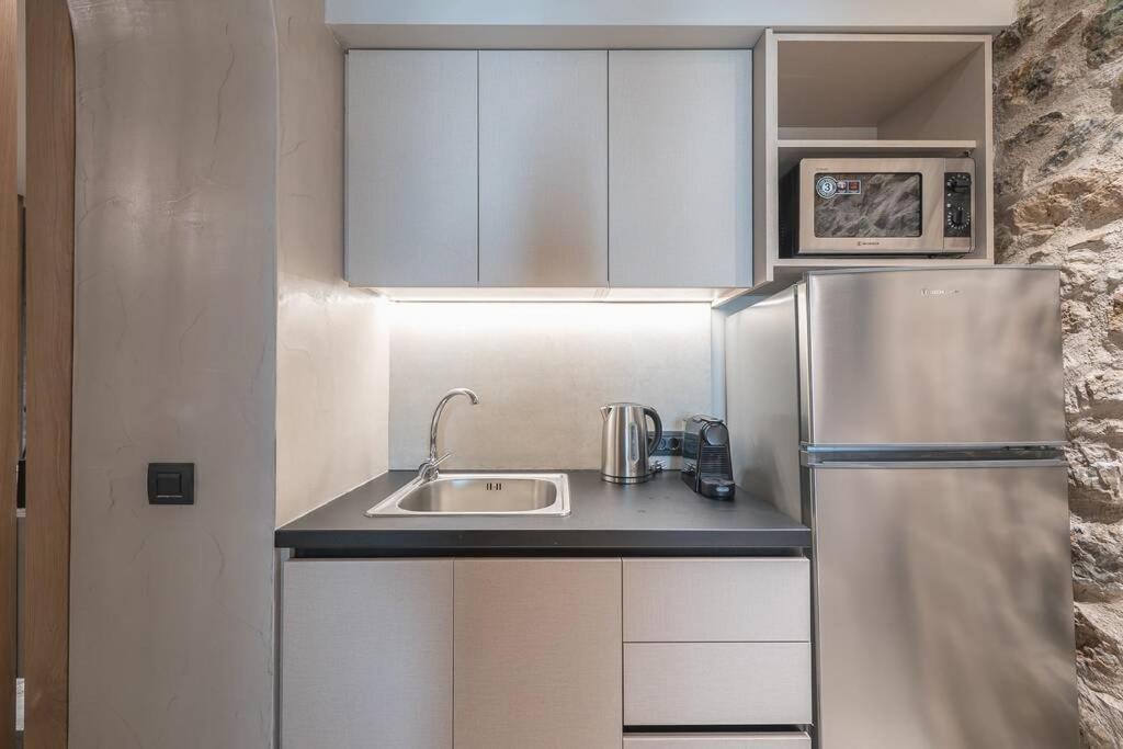 Apollonos 28 Luxury Suites