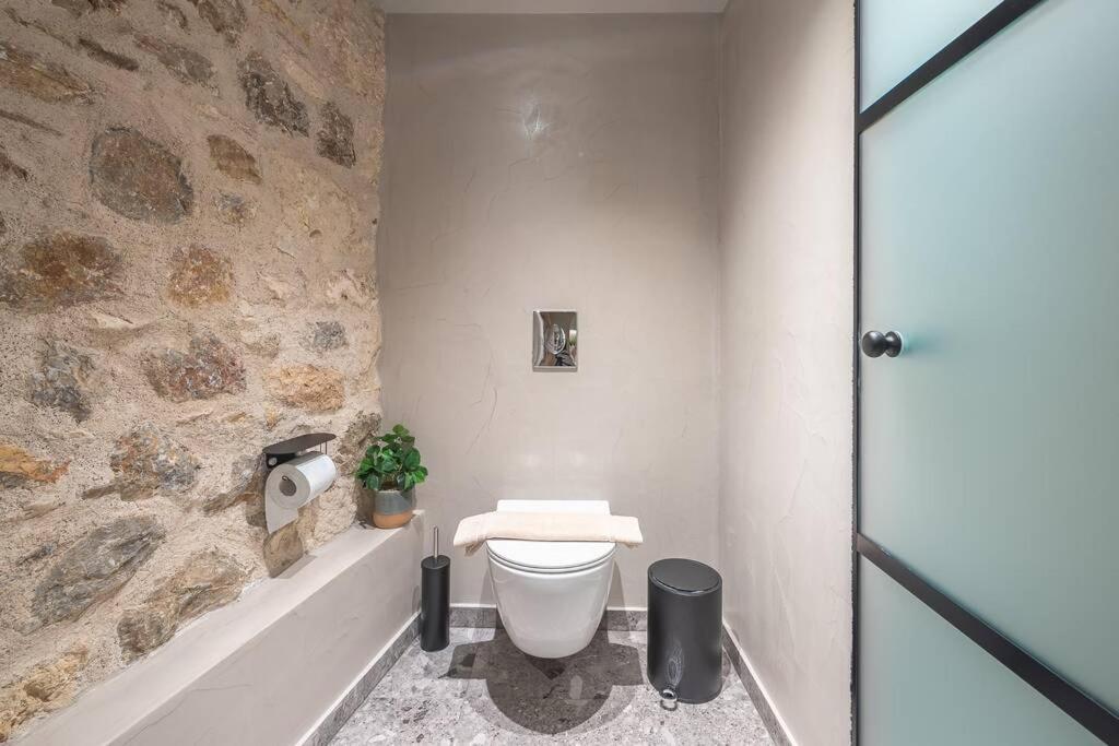 Apollonos 28 Luxury Suites