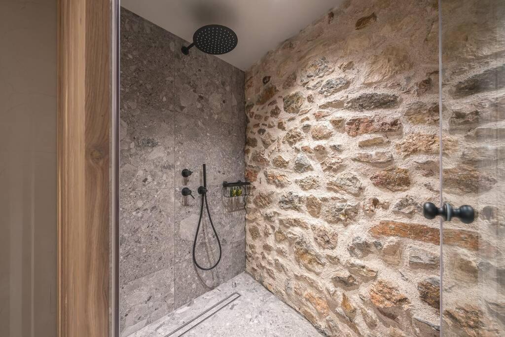 Apollonos 28 Luxury Suites