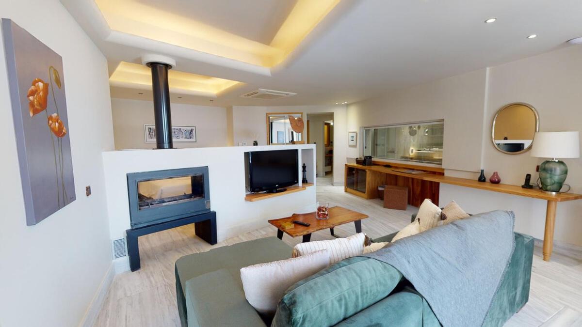 Queen Suite with Spa Bath