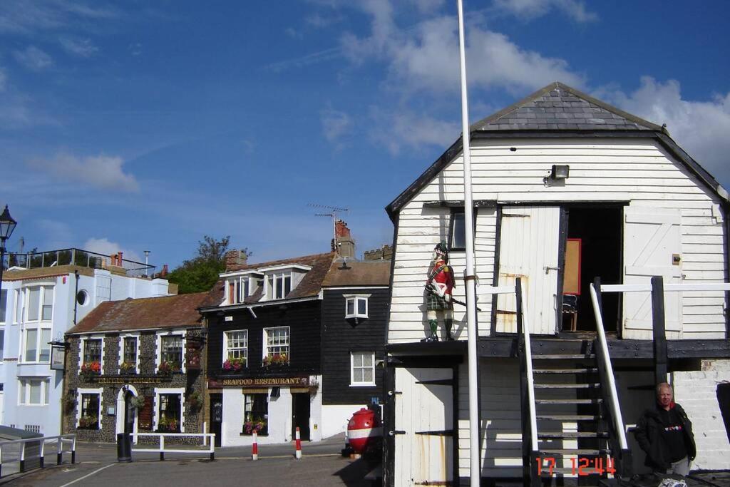 Smuggler's Cottage in Broadstairs - Exclusive unmissable deals! Book now before it's too late!