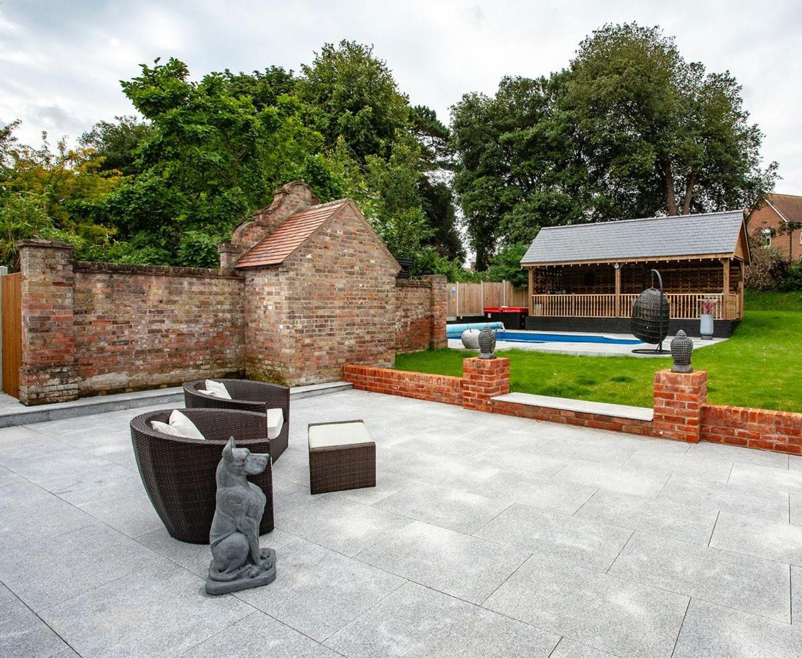 Luxurious oasis relax 32c pool, jacuzzi games bar