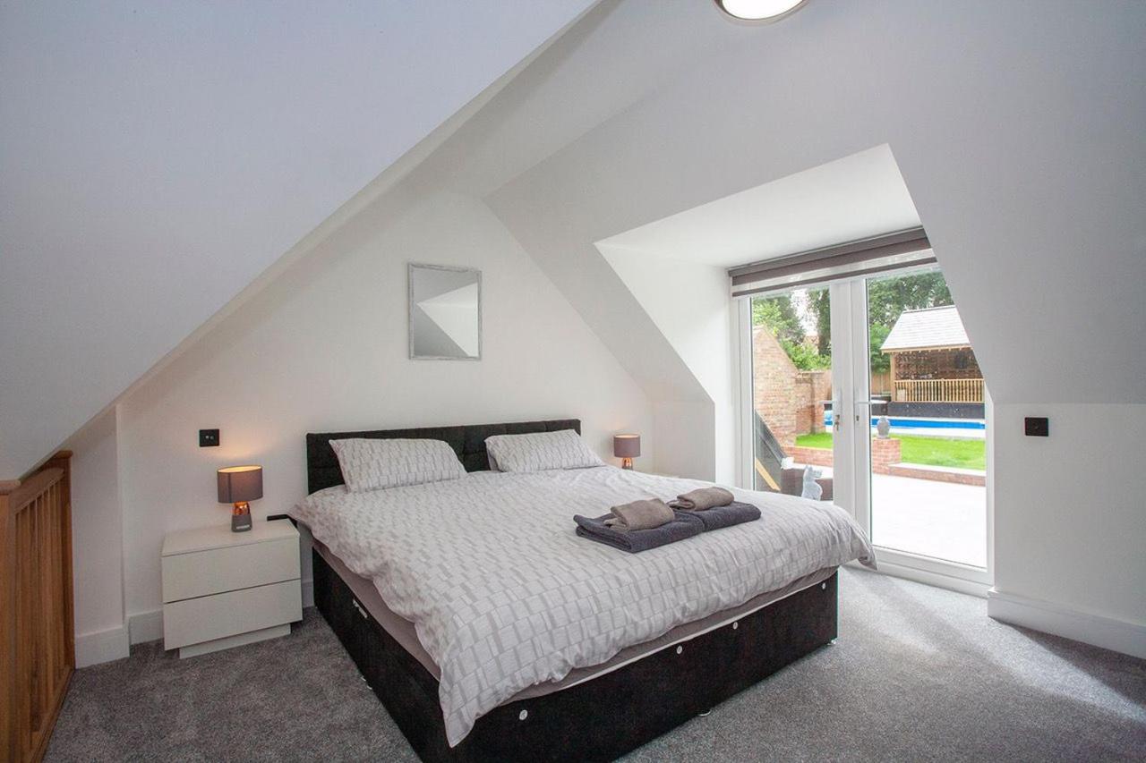 Luxurious oasis relax 32c pool, jacuzzi games bar