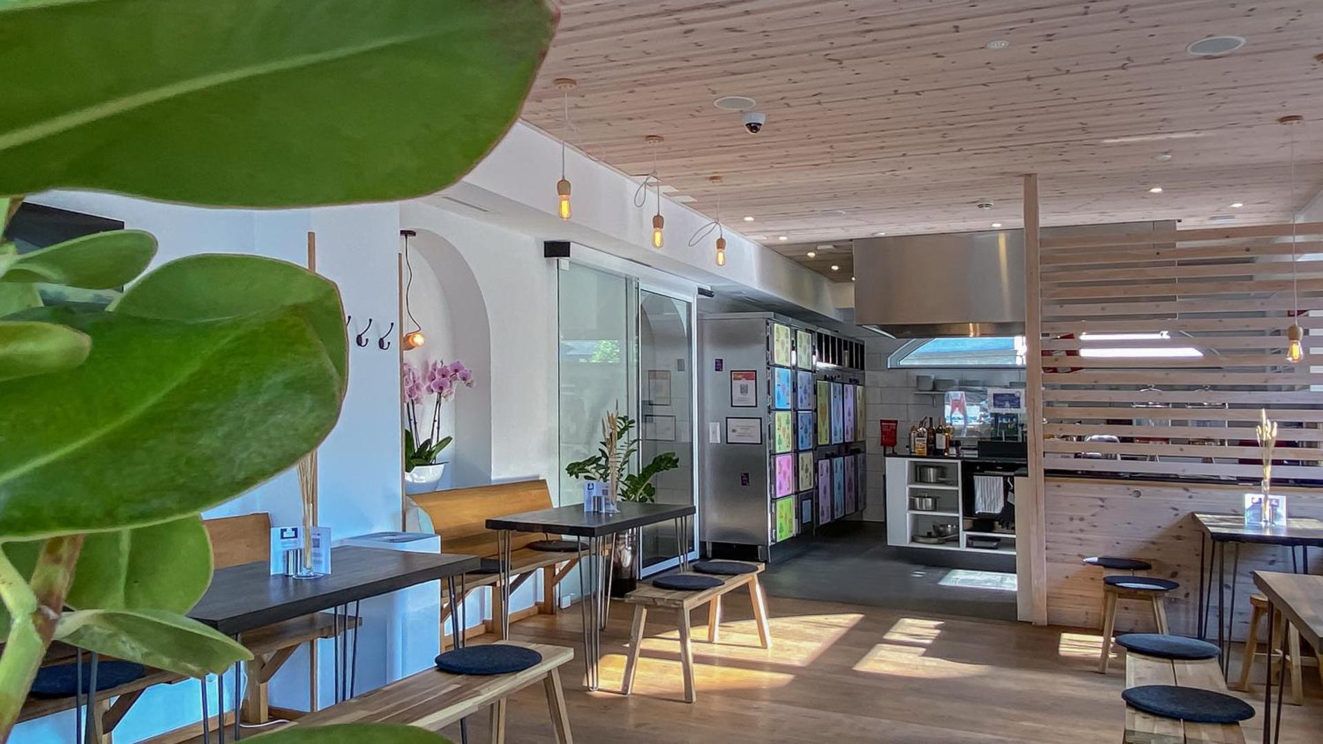 Communal lounge/ TV room