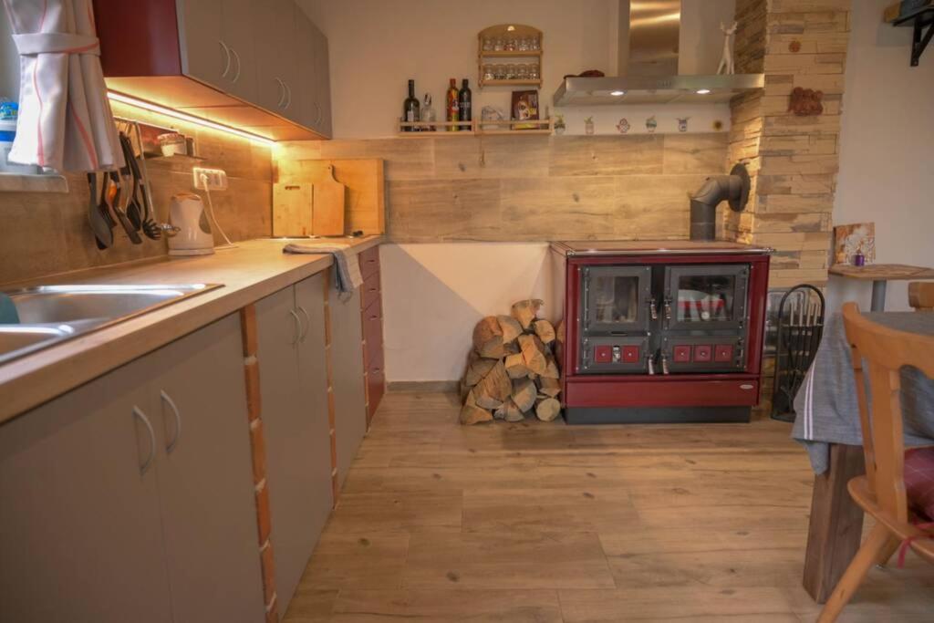 Útulný domek v zahradě v Unhošti nedaleko letiště