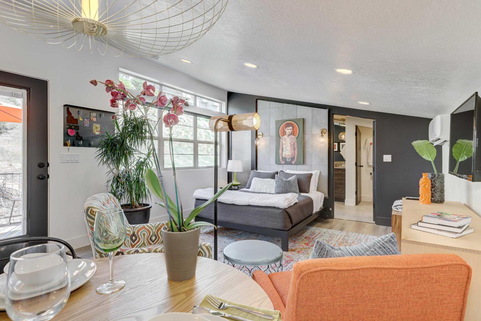 Stylish and Modern Boise Studio with Foothills Views!