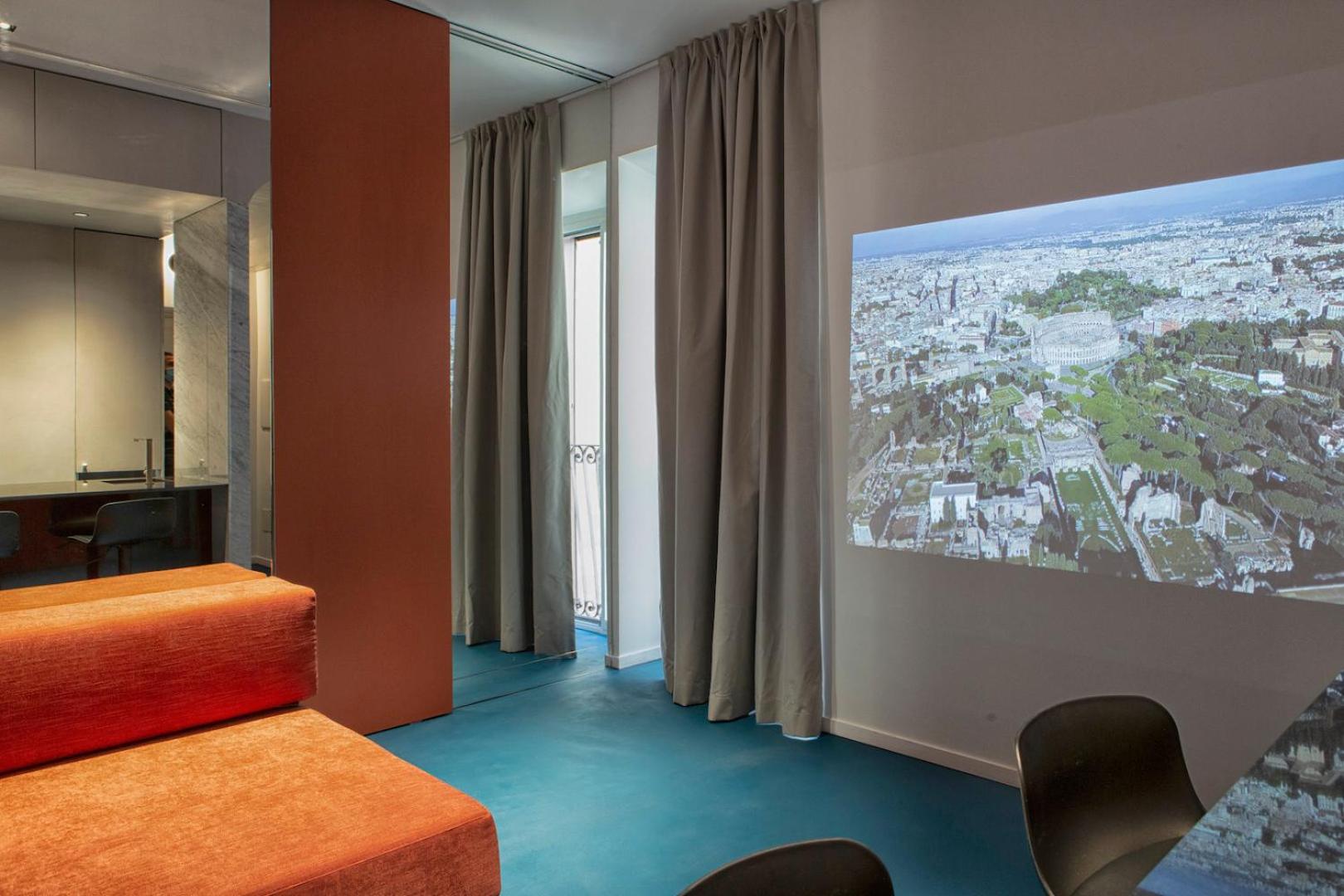 Communal lounge/ TV room