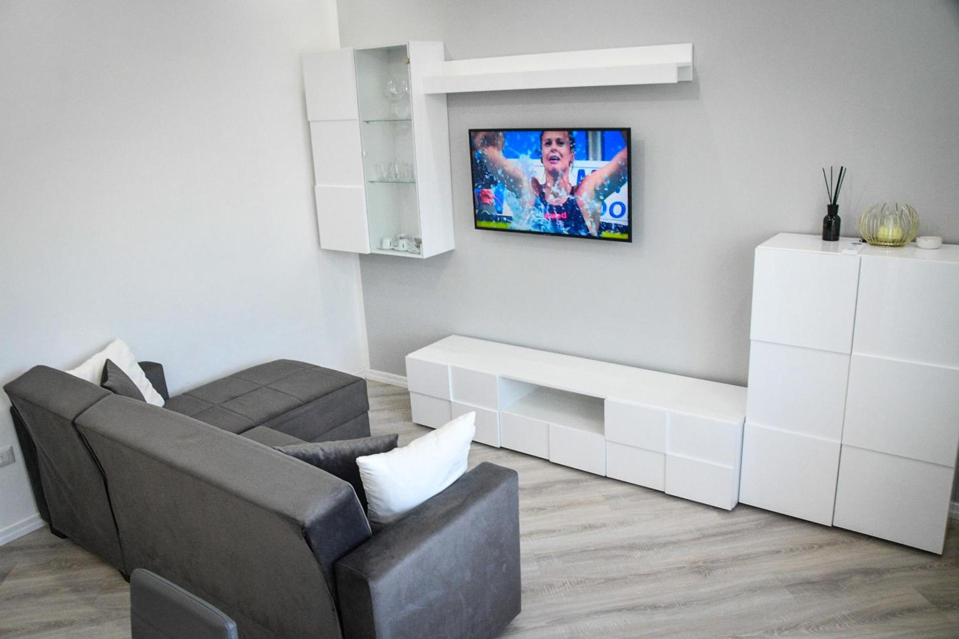 Communal lounge/ TV room