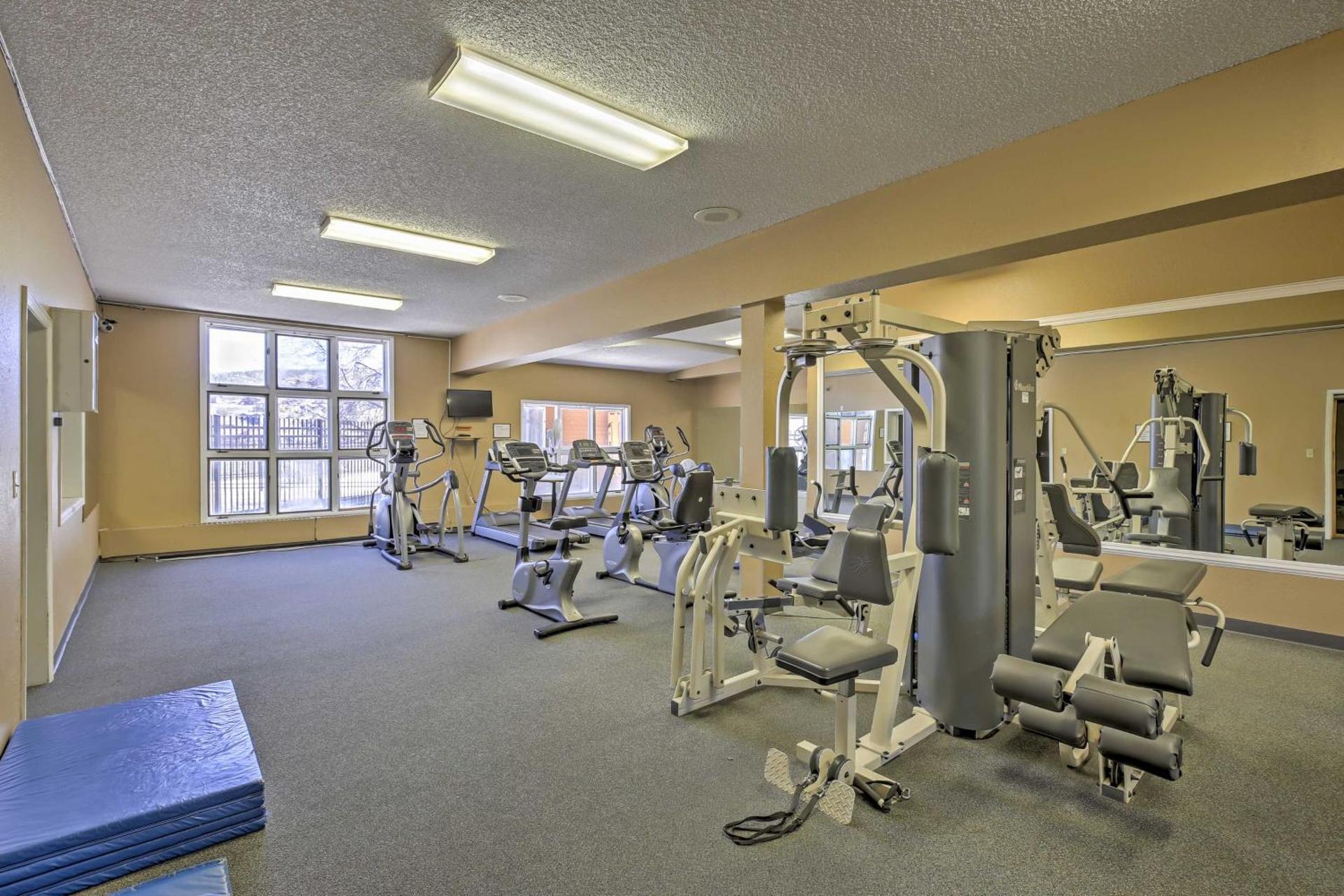 Cozy Granby Mountain Condo with Resort Amenities!