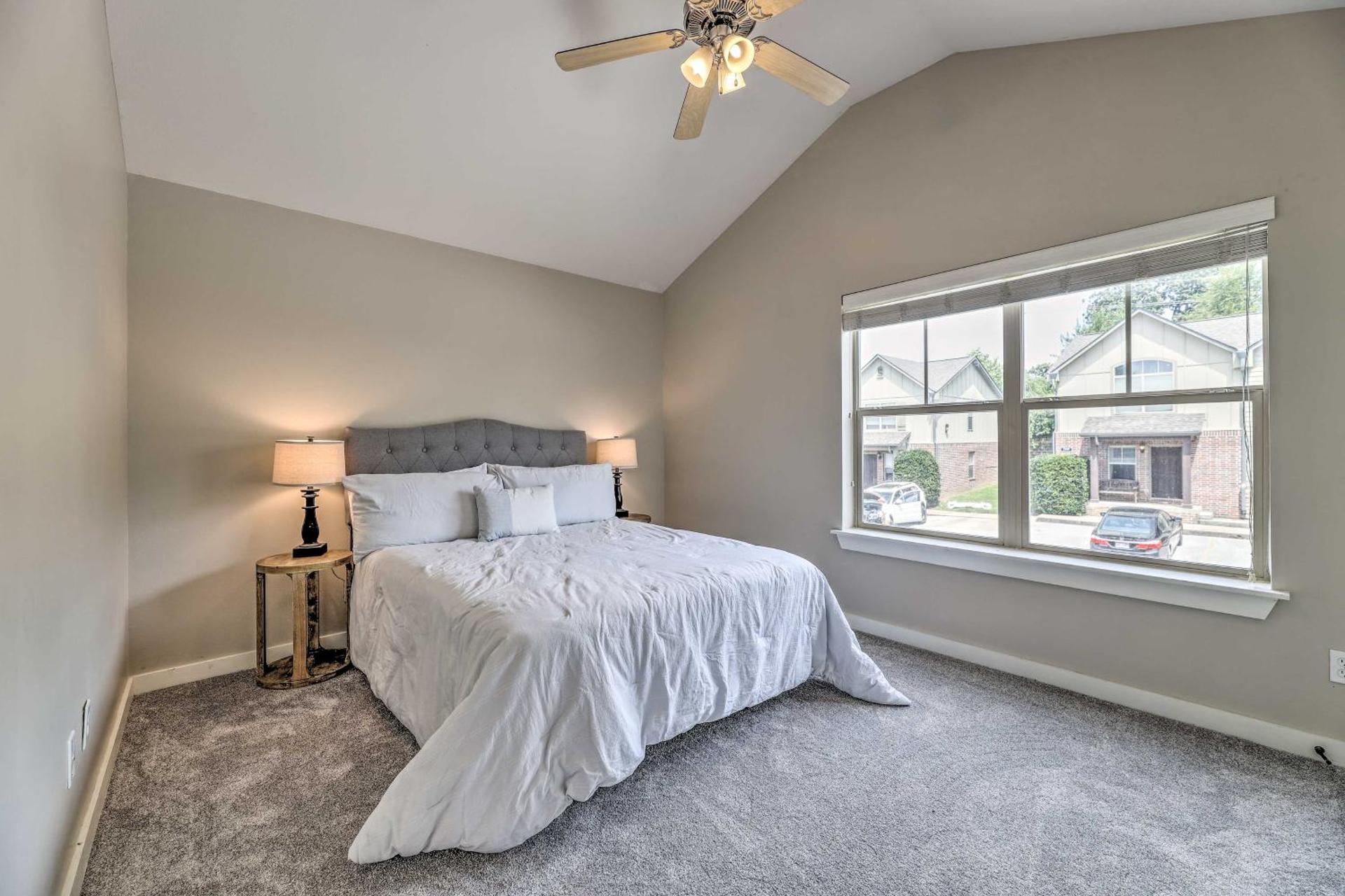 Charming Springdale Townhome about 5 Mi to Dtwn!