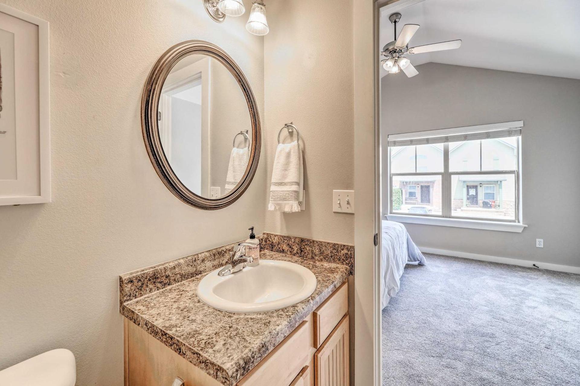 Charming Springdale Townhome about 5 Mi to Dtwn!