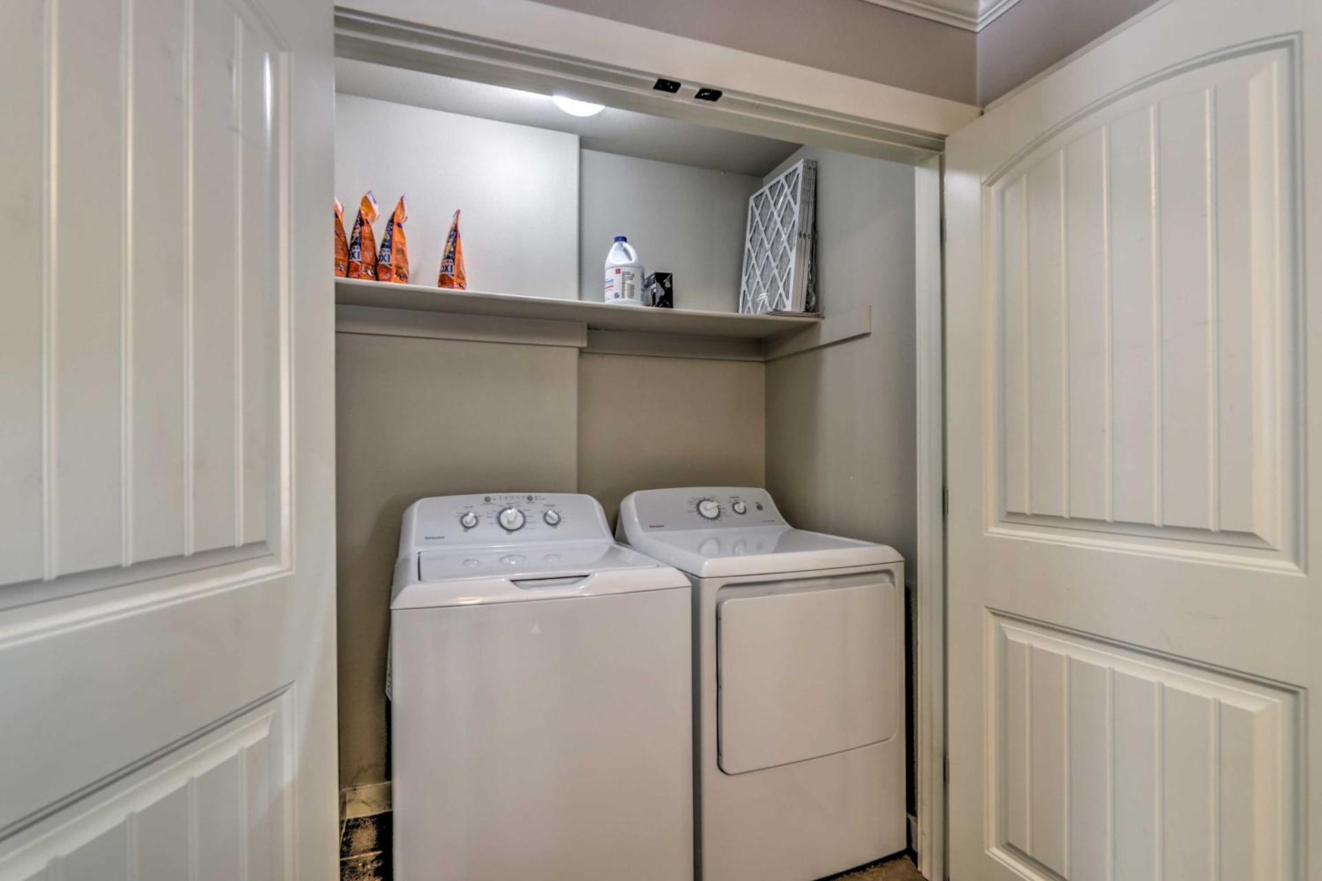 Charming Springdale Townhome about 5 Mi to Dtwn!