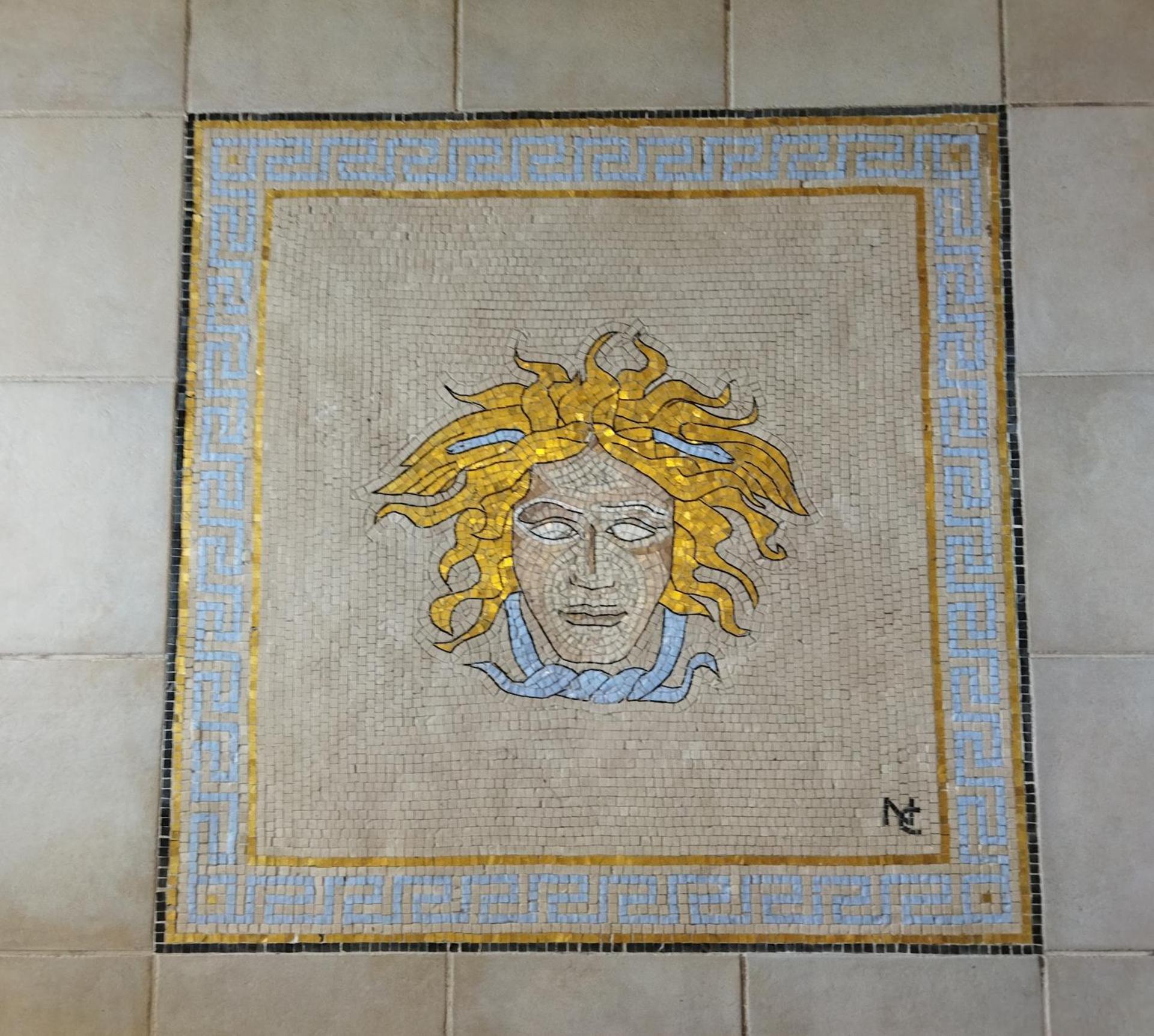 Μονοκατοικία με κήπο στη θάλασσα.