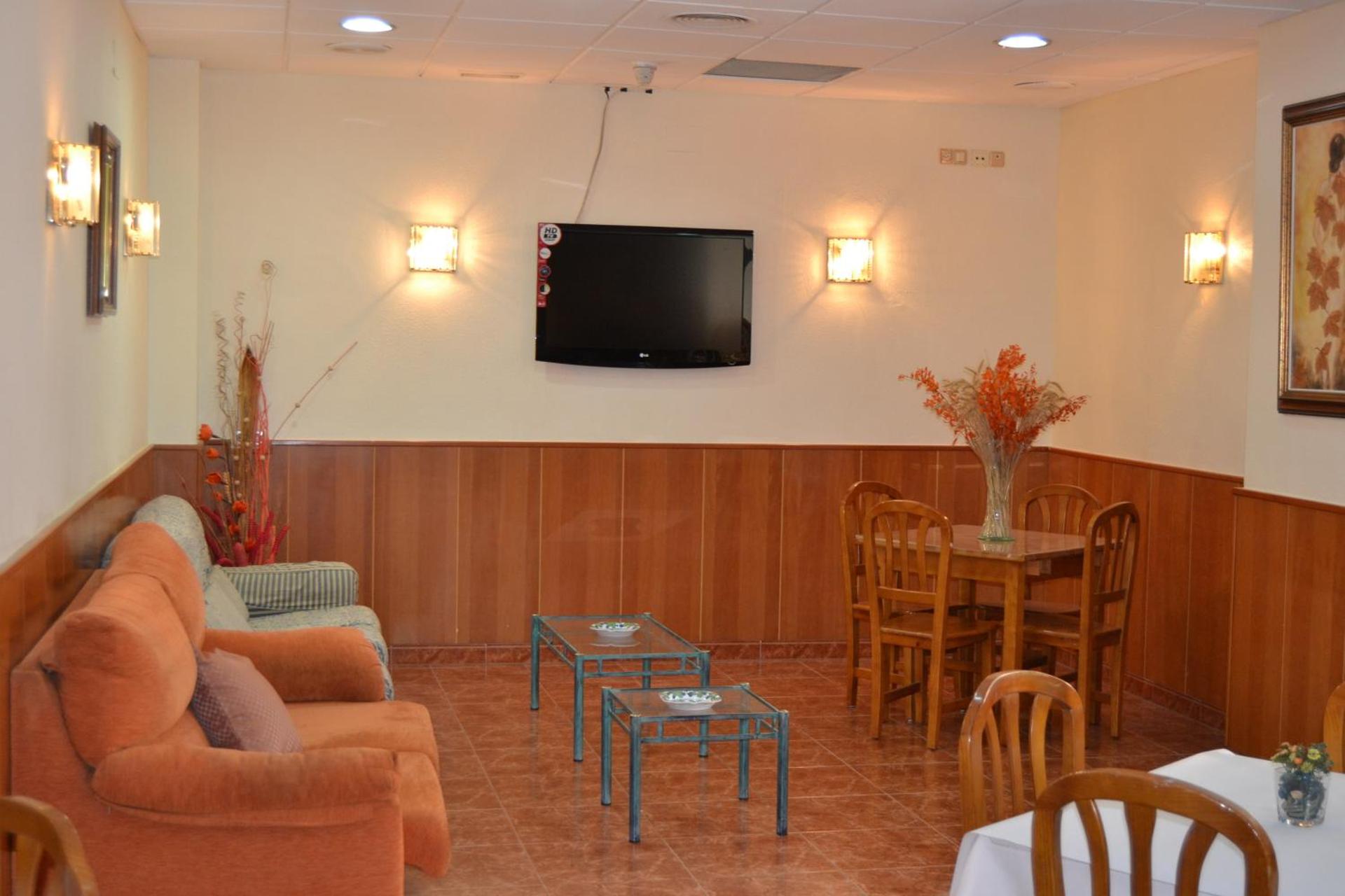 Communal lounge/ TV room