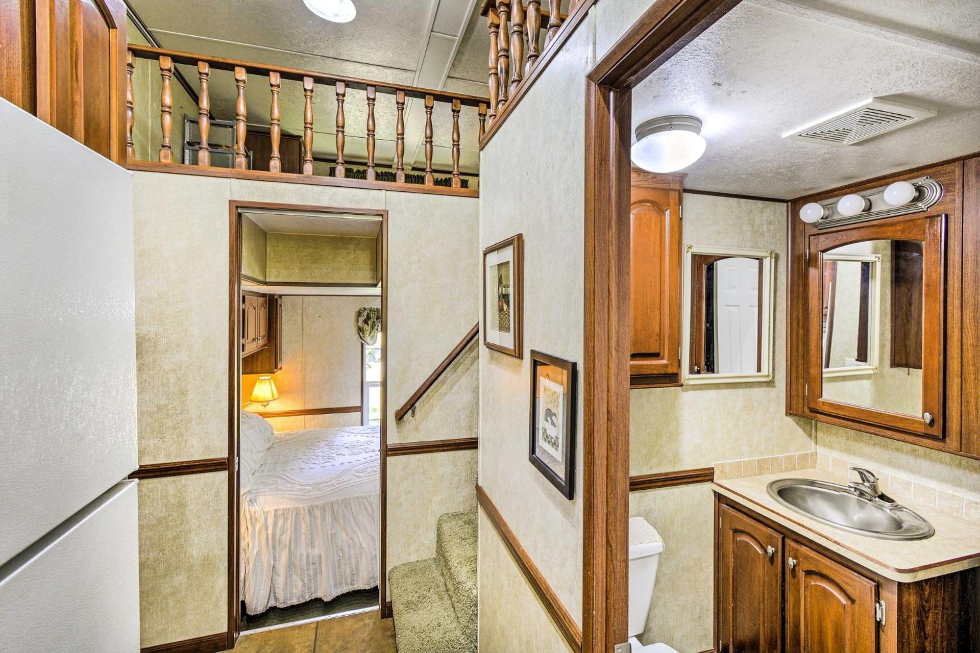 Cozy Gig Harbor Cottage about 2 Mi to Case Inlet!