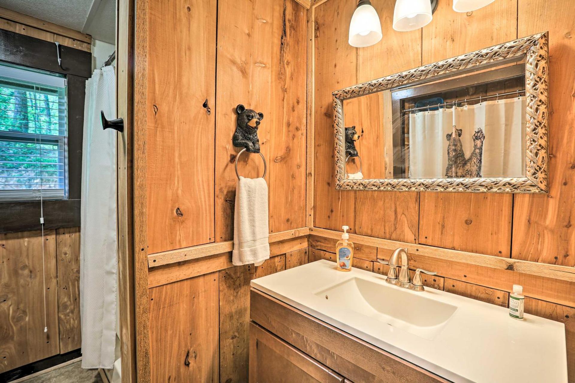 1950s Serenity Pond Cabin with View Peace and Quiet!