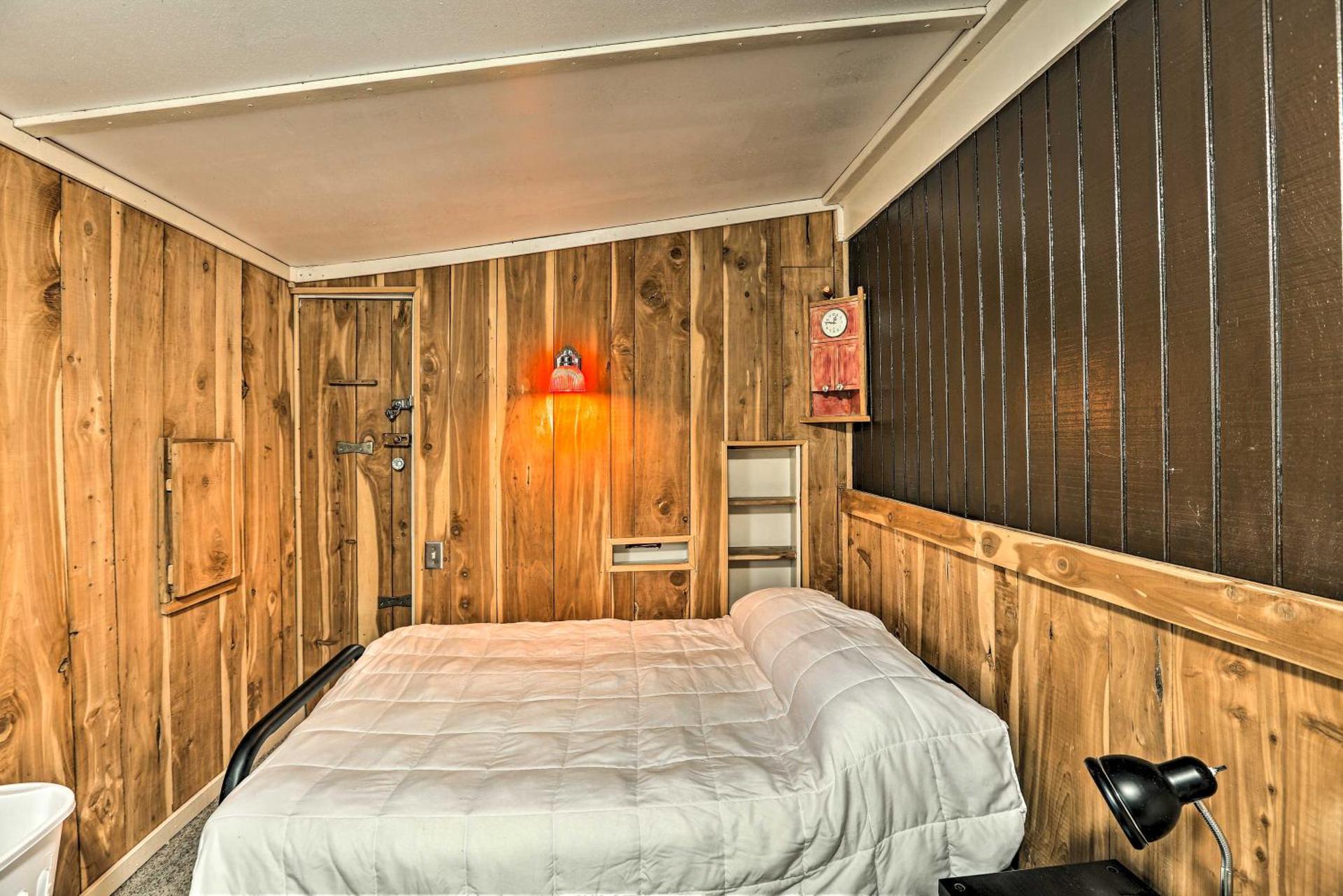 1950s Serenity Pond Cabin with View Peace and Quiet!