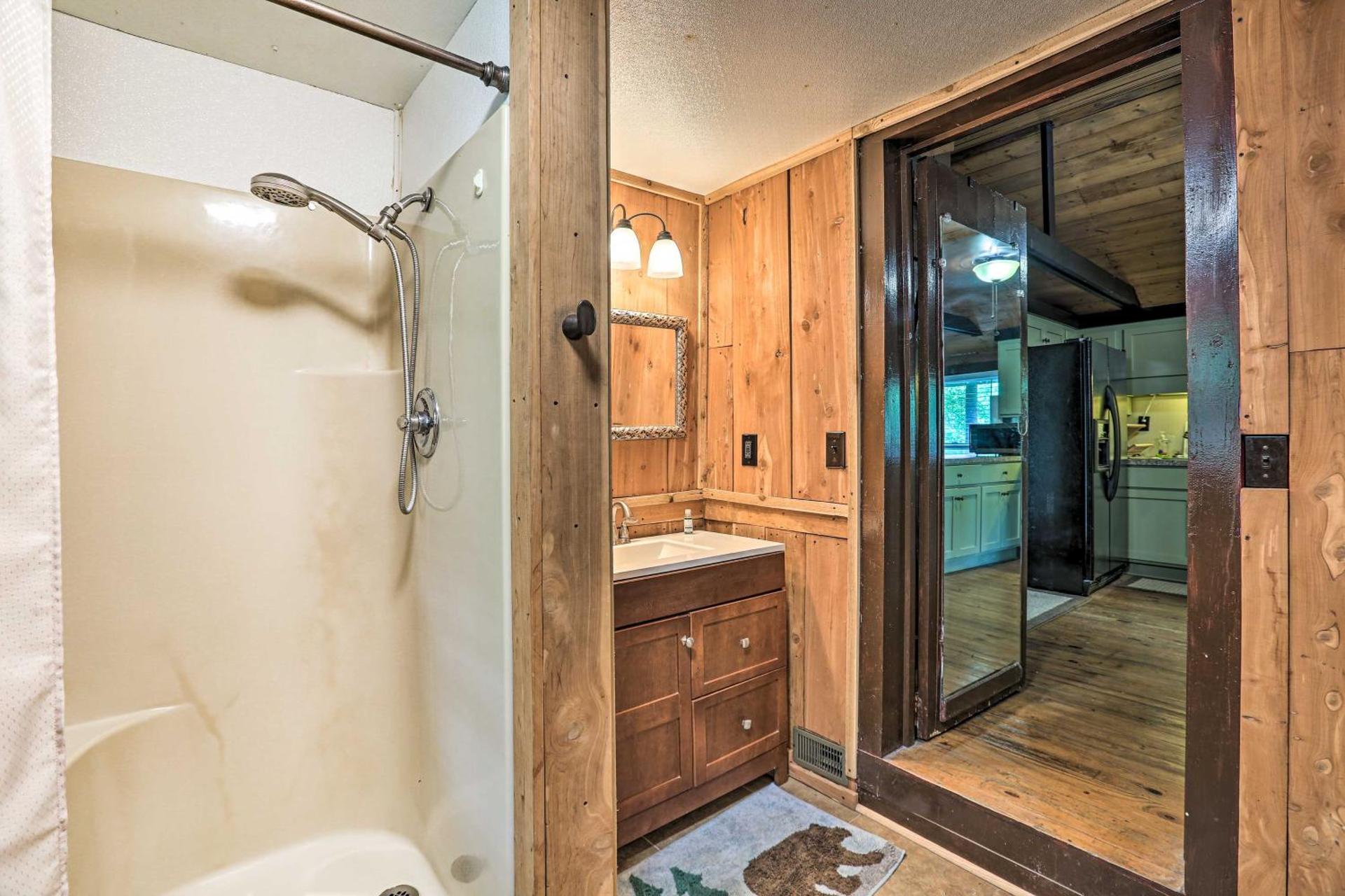 1950s Serenity Pond Cabin with View Peace and Quiet!