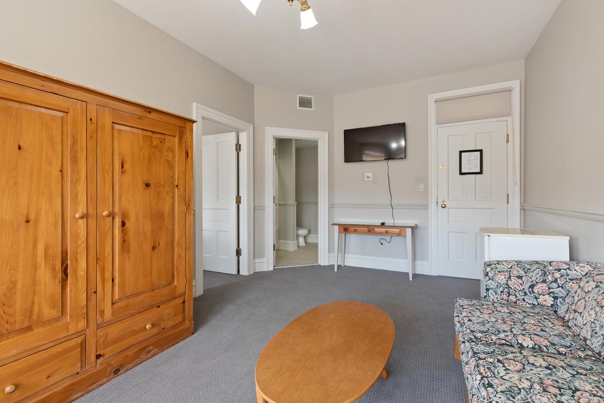 Communal lounge/ TV room