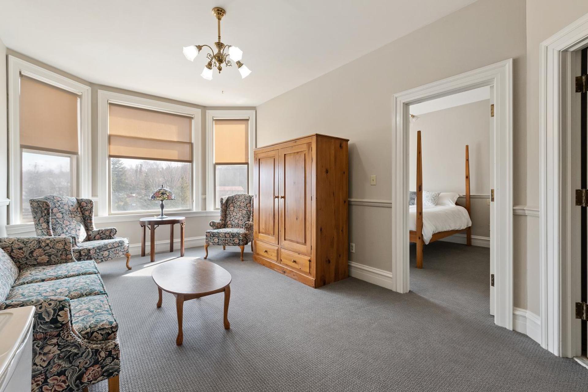 Communal lounge/ TV room