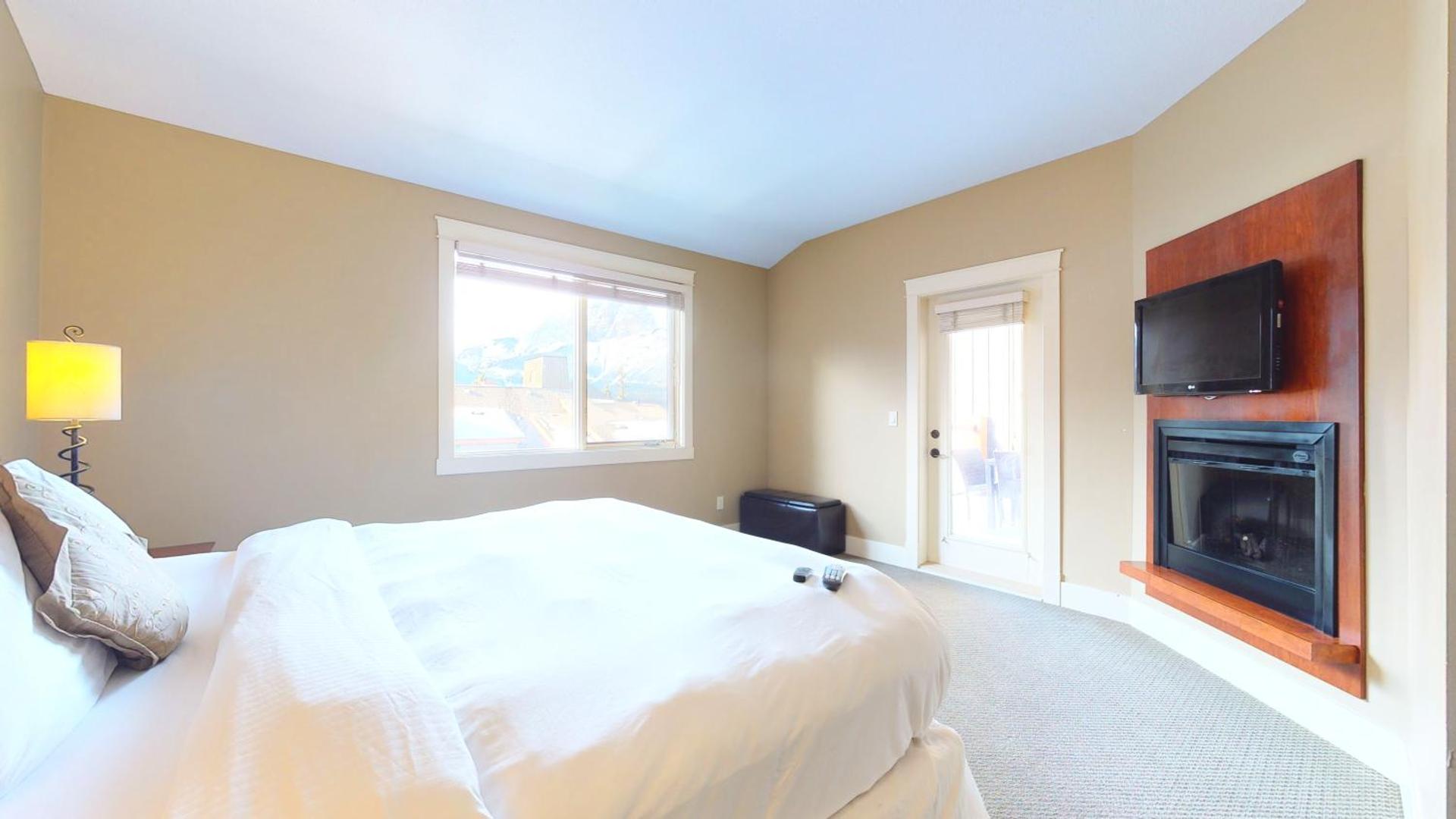 Spectacular Penthouse With Amazing Views, Indoor Pool and Hot tub