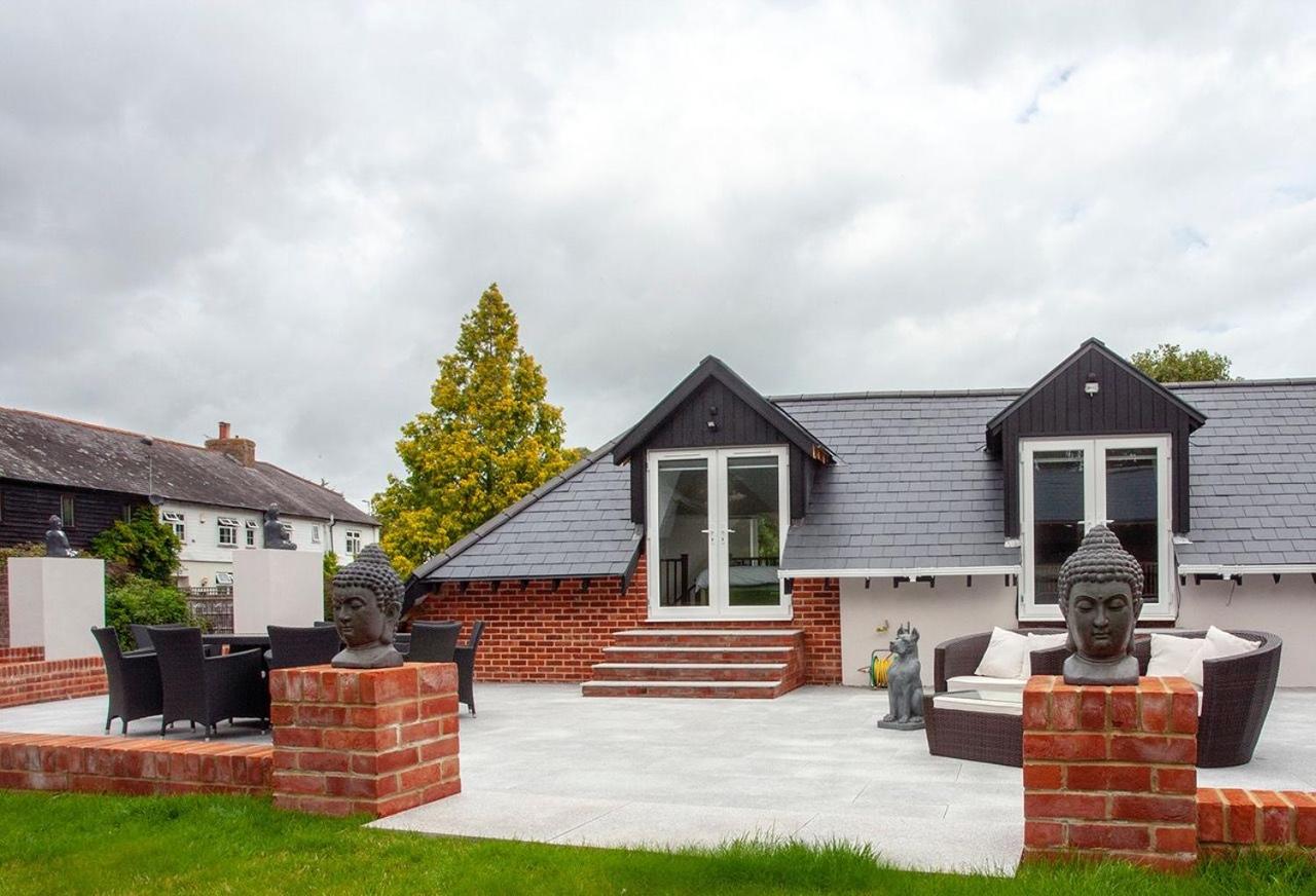 Luxurious oasis relax 32c pool, jacuzzi games bar