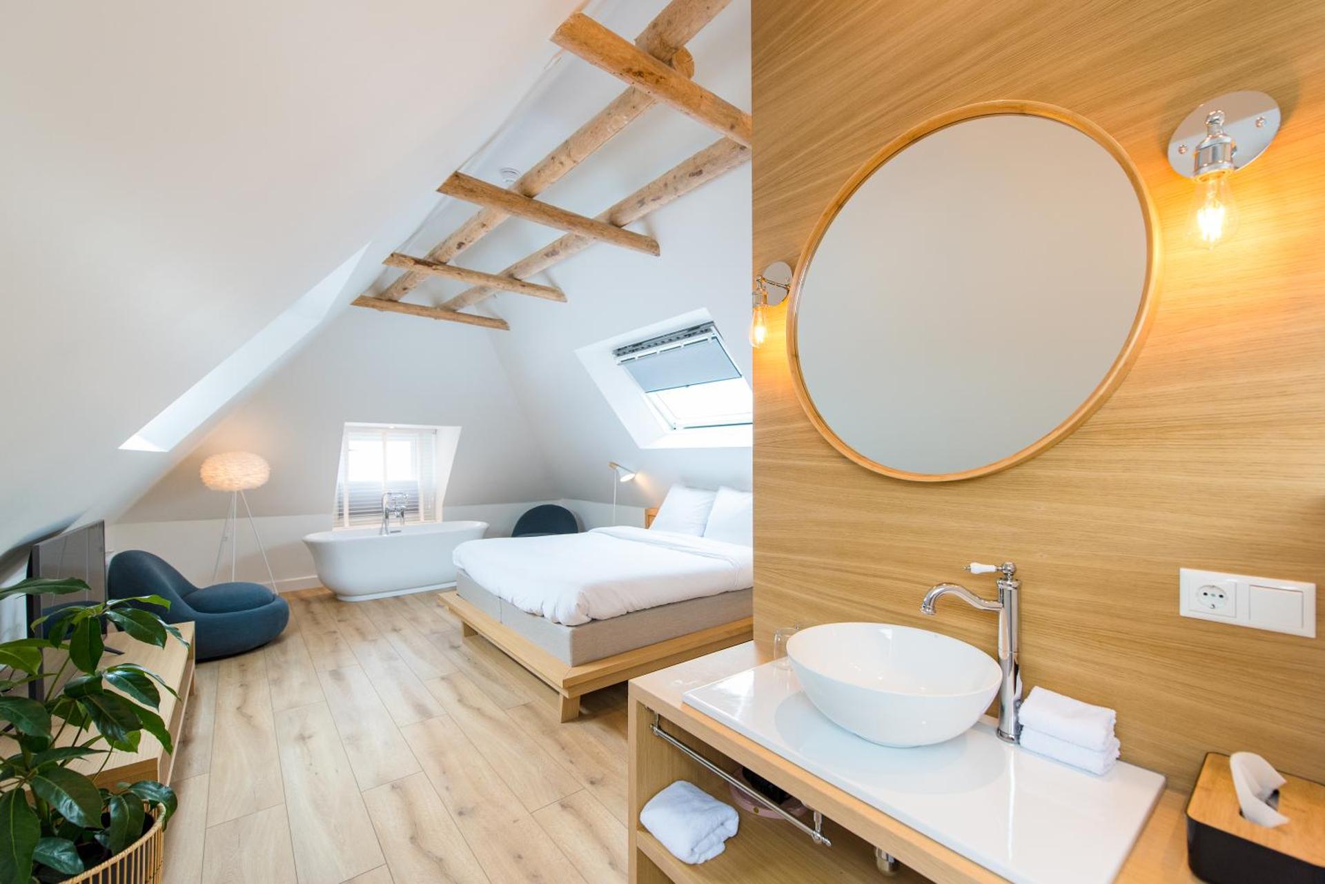 Photo of the whole room