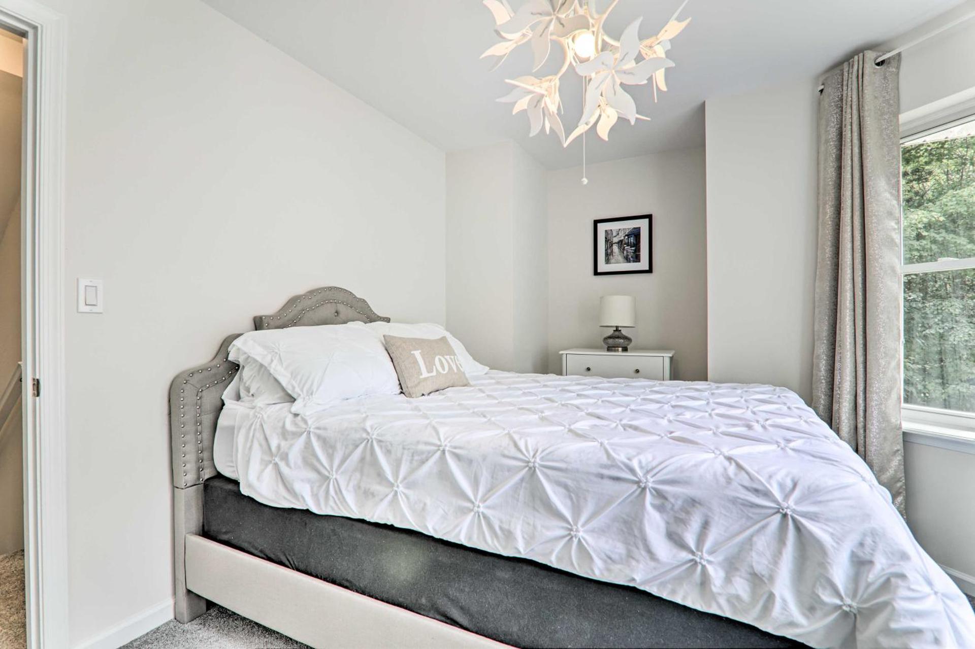 Fire Pit and Hot Tub Peaceful Poconos Farms Getaway