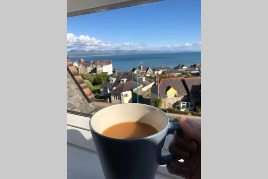 Romantic Chapel Retreat in Snowdonia - Sea Views & Serenity