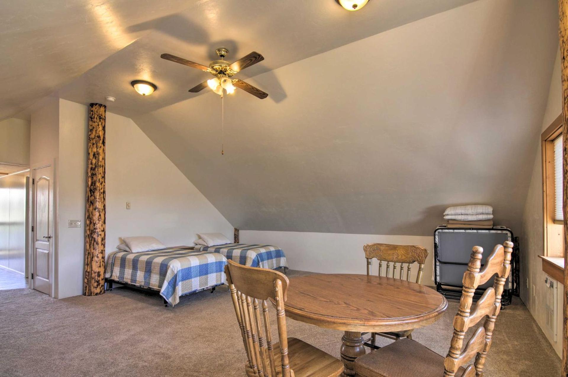 Cozy Henrieville Cabin 18 Mi to Bryce Canyon NP!