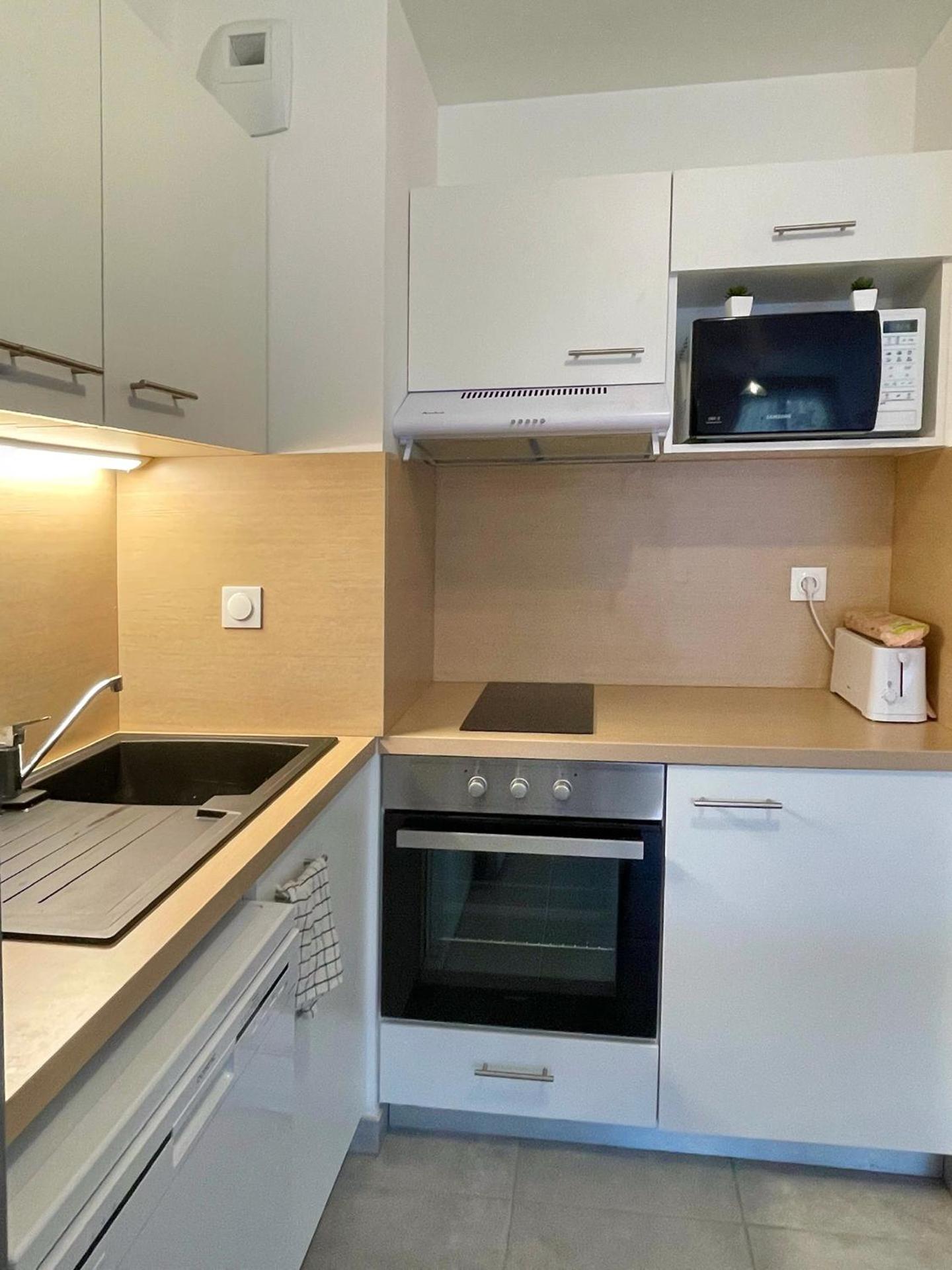 Kitchen or kitchenette