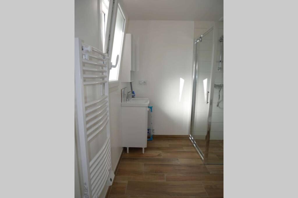 CHARMANT STUDIO DANS UNE MAISON NEUVE