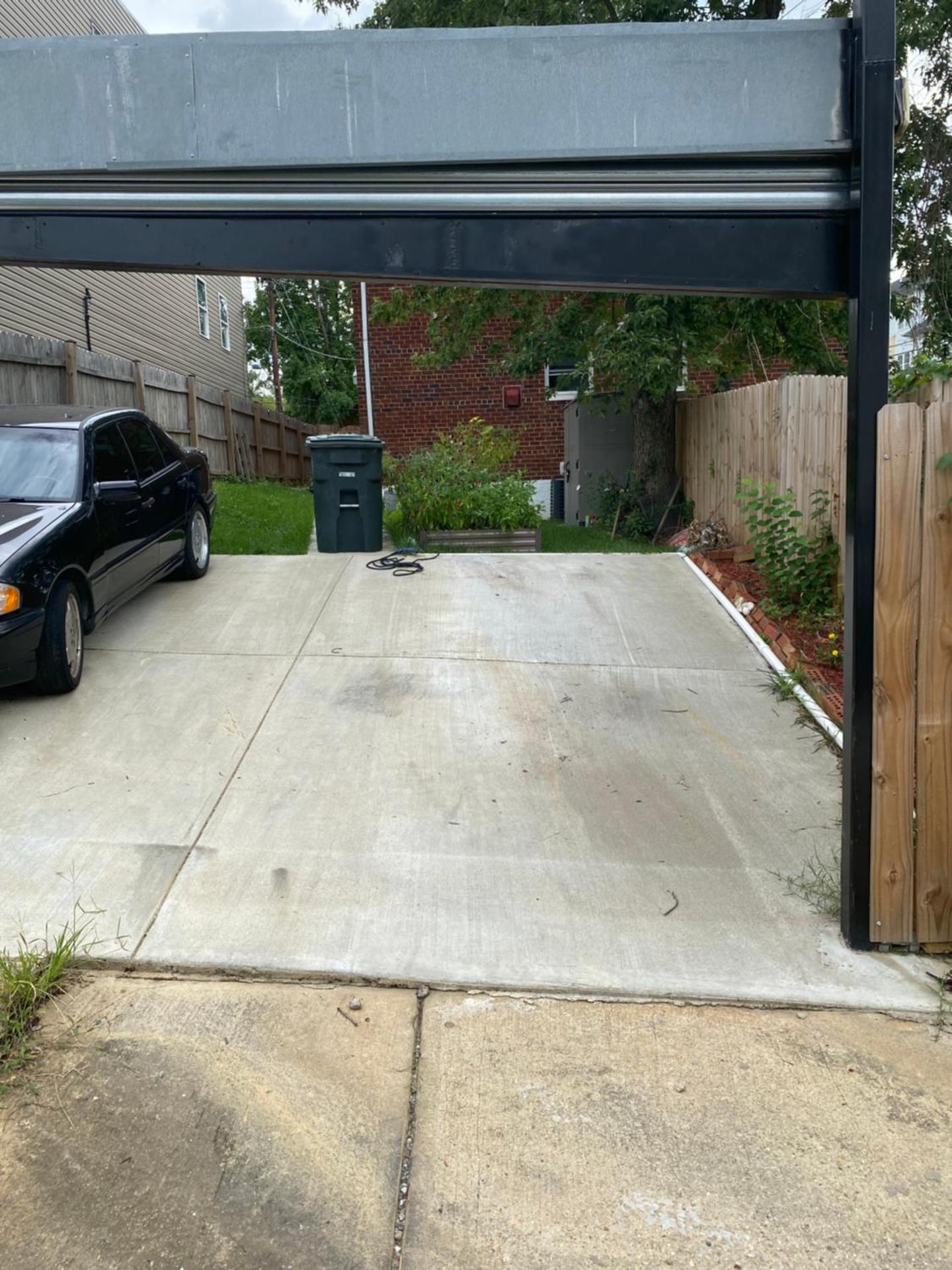 Urban Retreat Basement Studio Only Two Blocks From Metro! OFF STREET PARKING!