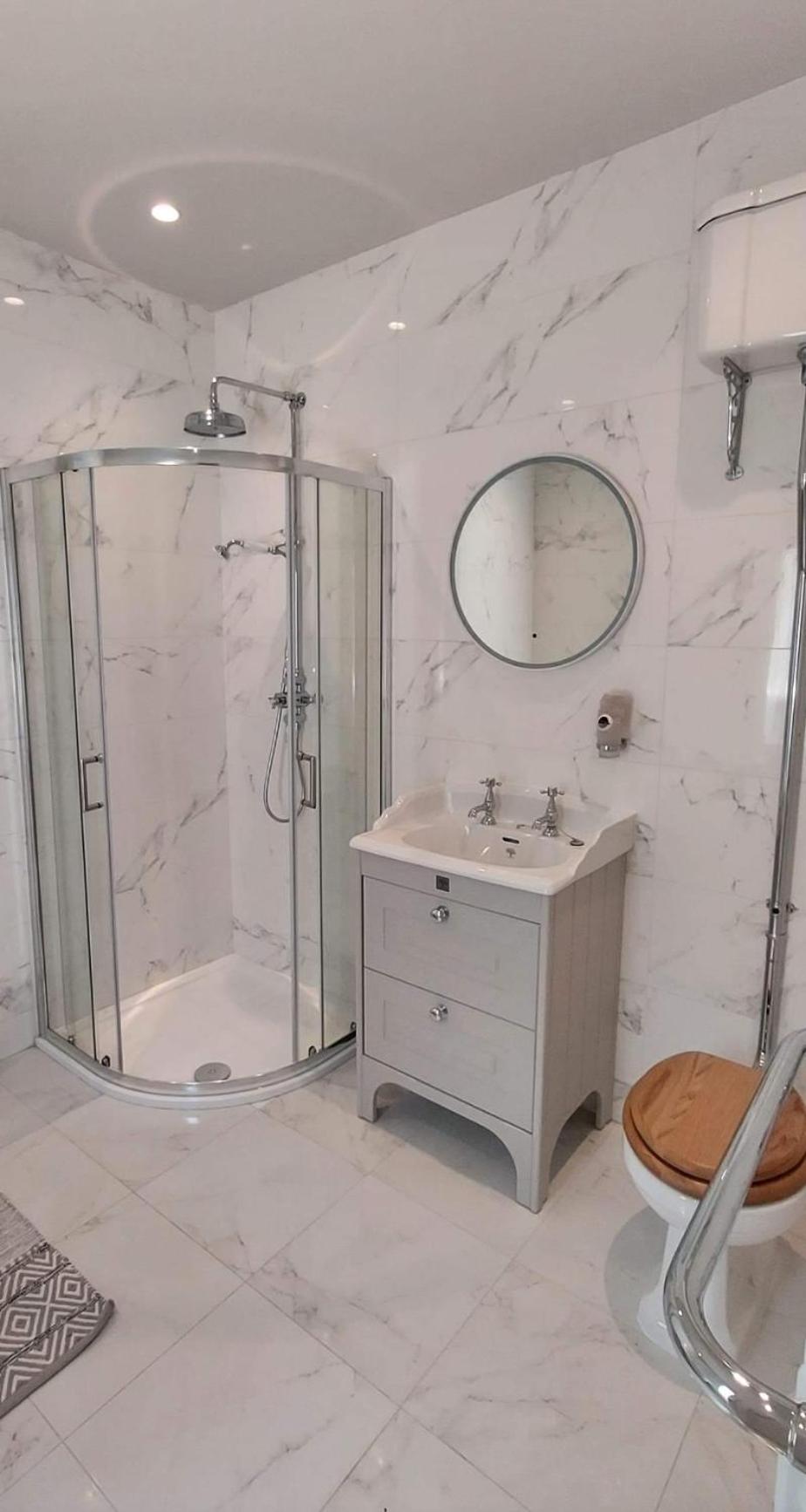 The Canalside B&B at The Auld Shebeen Bar