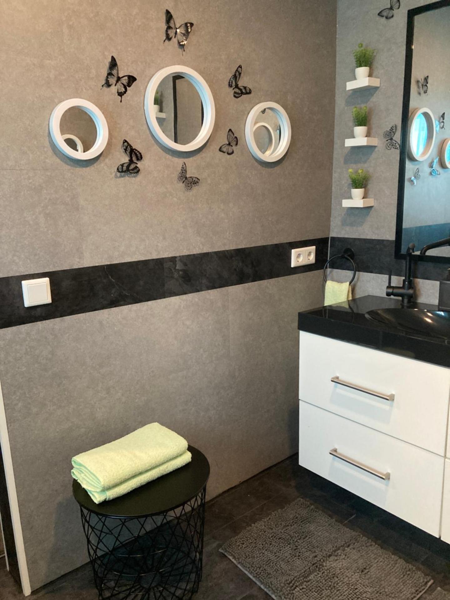 Modern mitten in der Stadt und doch sehr ruhig 2 Minuten zu Therme