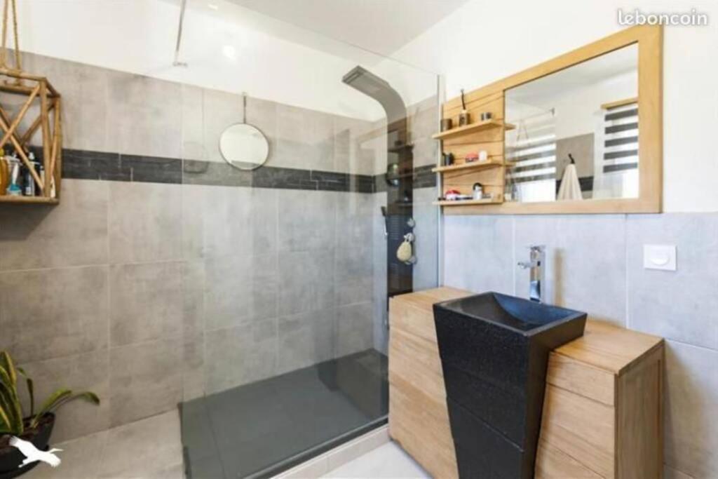 Villa avec piscine au calme 6 personnes