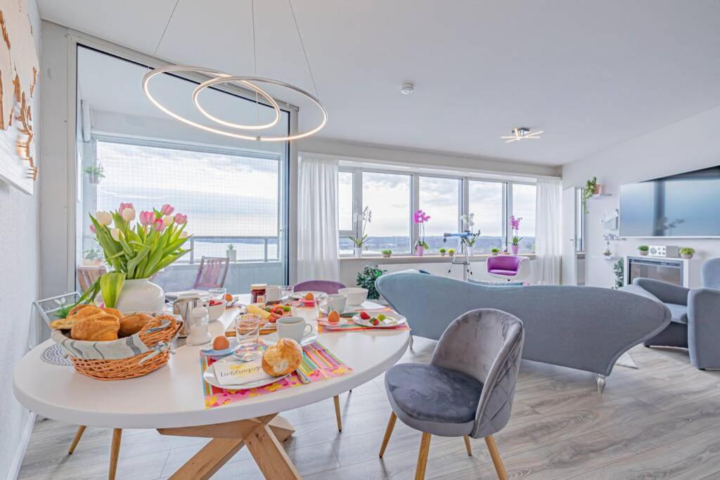 Traumblick! Mitten im Wasser u. doch ganz oben:)