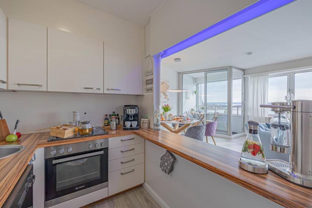 Traumblick! Mitten im Wasser u. doch ganz oben:)