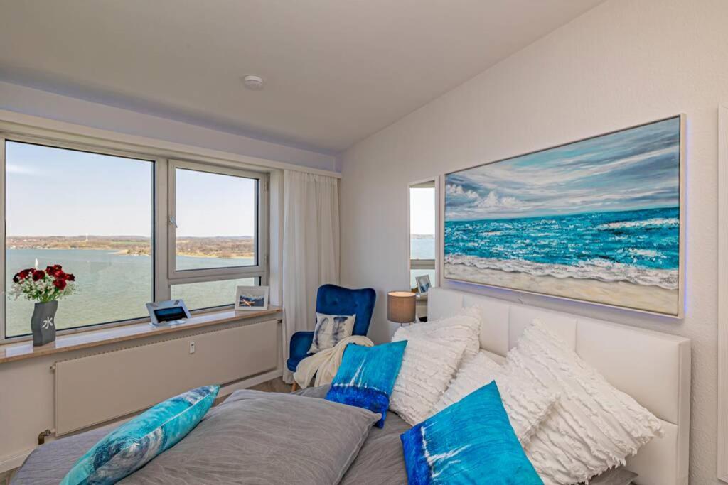 Traumblick! Mitten im Wasser u. doch ganz oben:)