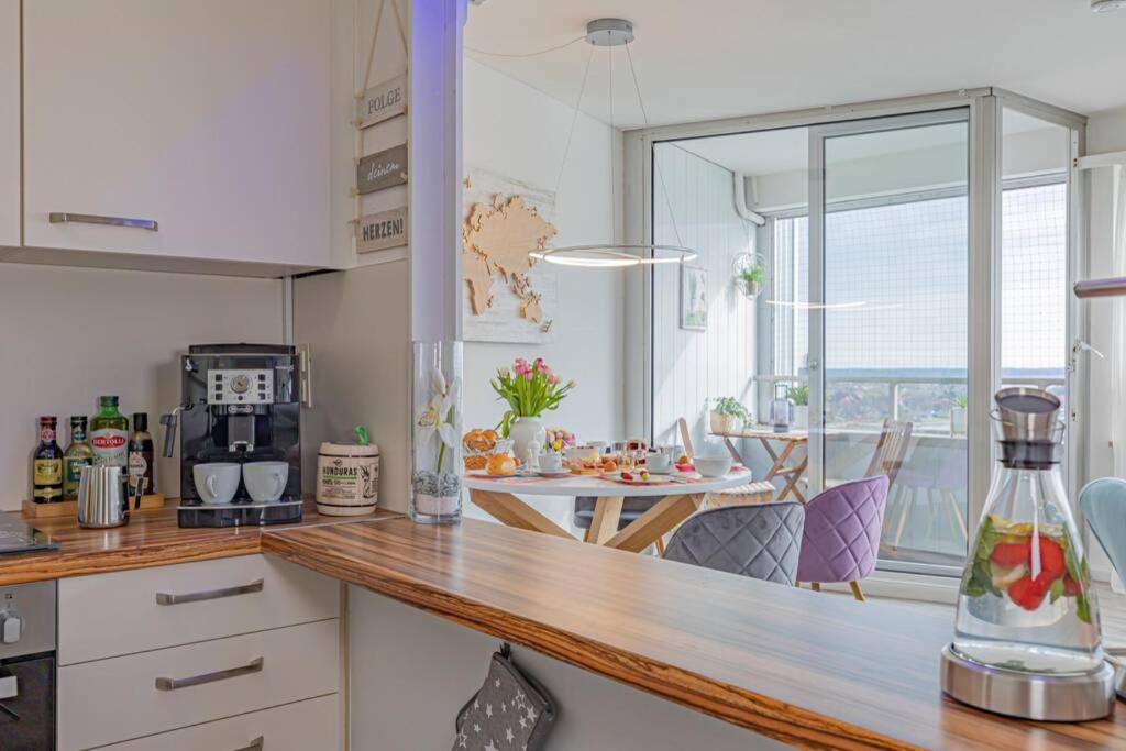 Traumblick! Mitten im Wasser u. doch ganz oben:)