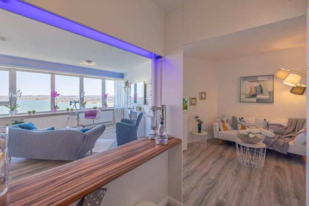 Traumblick! Mitten im Wasser u. doch ganz oben:)