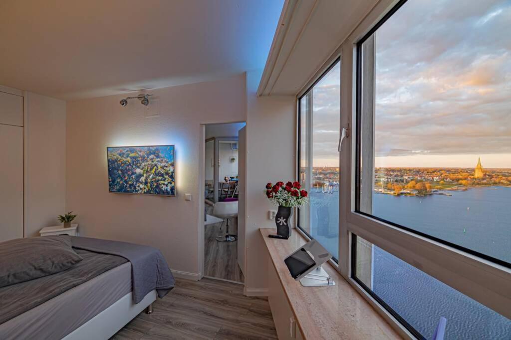 Traumblick! Mitten im Wasser u. doch ganz oben:)