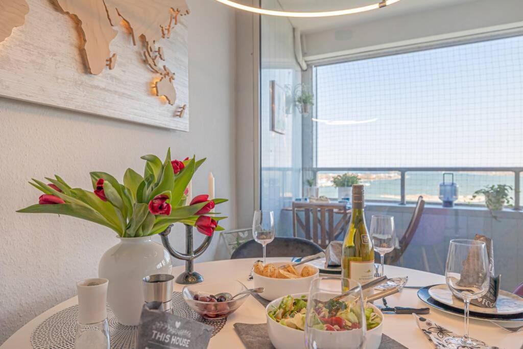 Traumblick! Mitten im Wasser u. doch ganz oben:)