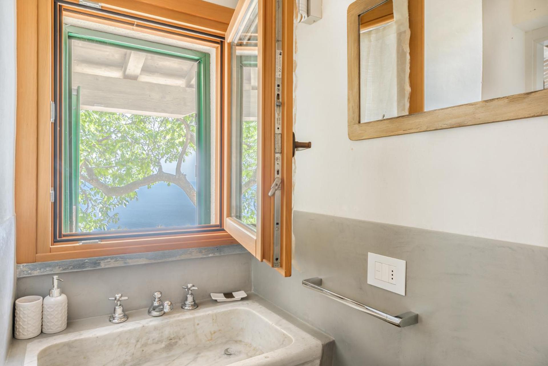 Sound of Silence, Terre Marine