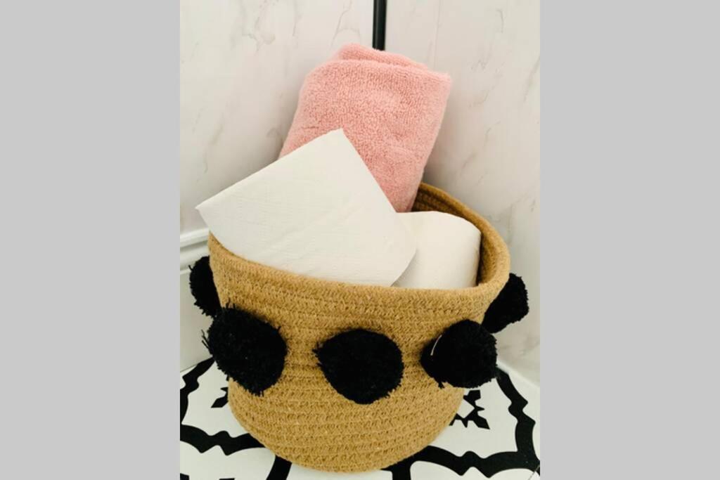 The Nook - A stylish apartment with garden, near the beach