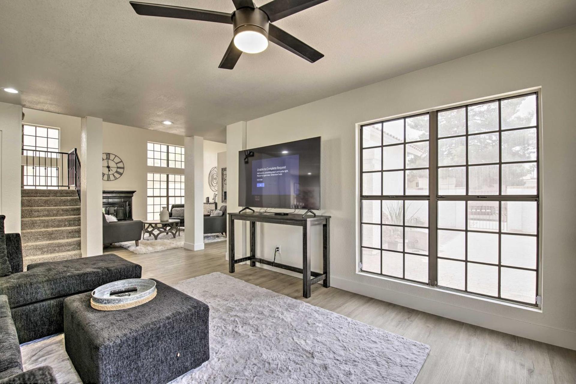 8 mi to Westgate Family-Friendly Glendale Home!