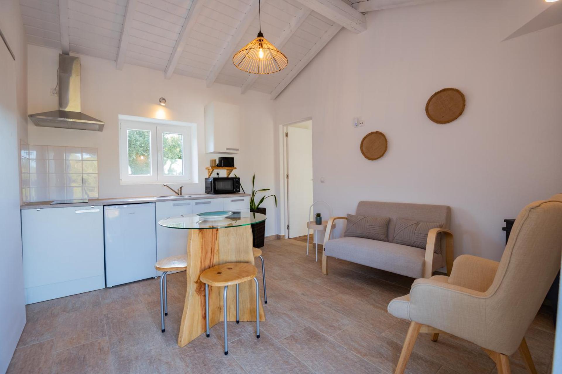 Apartment with Pool View 