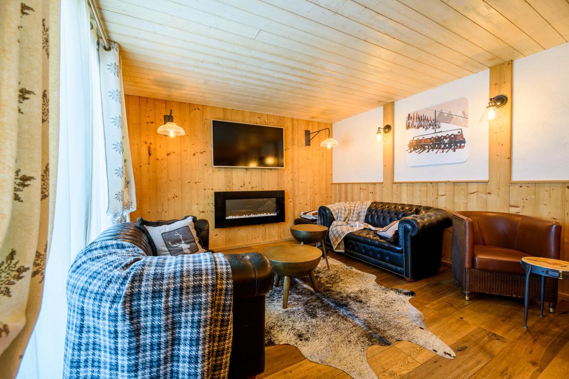 Communal lounge/ TV room